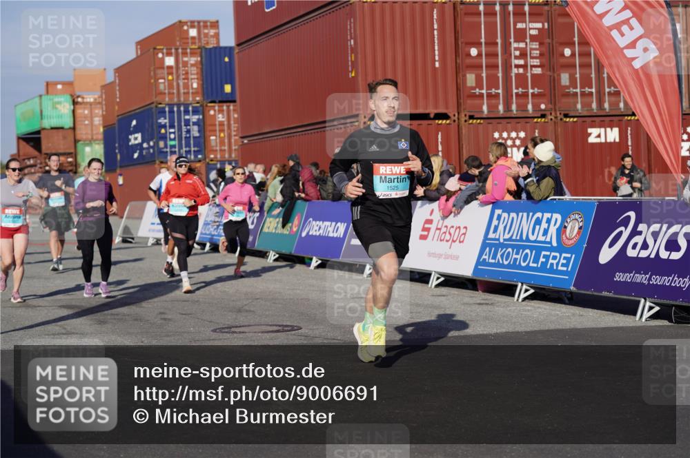 03.10.2025 - Köhlbrandbrückenlauf Michael Burmester http://msf.ph/oto/9006691 03.10.2025 10:08:37 Ziel 1430, 1489, 1506, 1508, 1525, 1555, 1566, 1567, 1739, 1753, 1755, 1858, 2449, 2731, 2734, 3123, 3128, 3189, 3261, 3369 meine-sportfotos.de