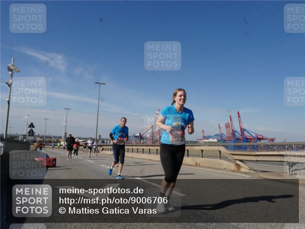 03.10.2025 - Köhlbrandbrückenlauf Matties Gatica Varas http://msf.ph/oto/9006706 03.10.2025 13:01:52 Position 2 6399 meine-sportfotos.de
