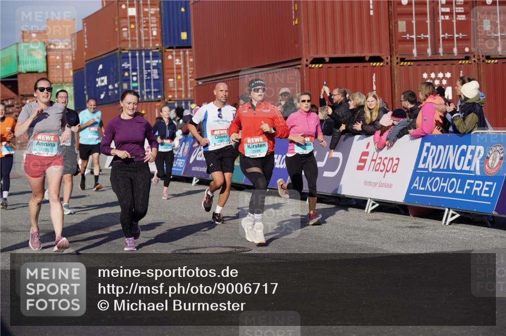 03.10.2025 - Köhlbrandbrückenlauf Michael Burmester http://msf.ph/oto/9006717 03.10.2025 10:08:38 Ziel 1430, 1451, 1489, 1506, 1508, 1525, 1555, 1566, 1567, 1739, 1755, 1858, 2449, 2731, 2734, 3123, 3128, 3189, 3261, 3369 meine-sportfotos.de