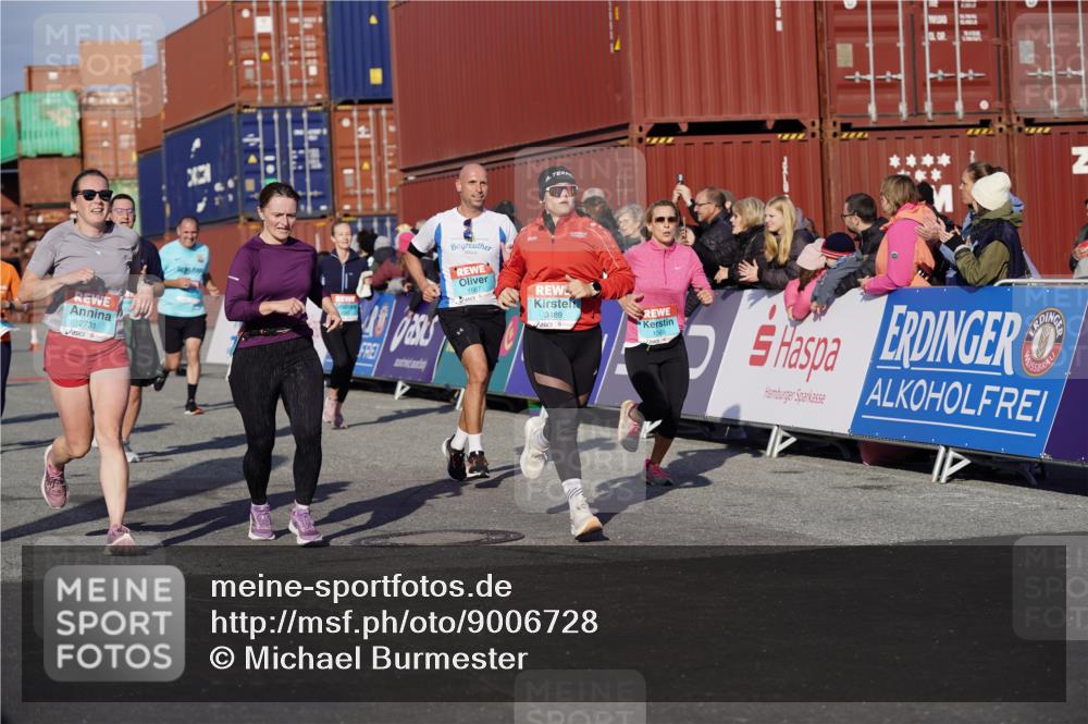 03.10.2025 - Köhlbrandbrückenlauf Michael Burmester http://msf.ph/oto/9006728 03.10.2025 10:08:38 Ziel 1430, 1451, 1489, 1506, 1508, 1525, 1555, 1566, 1567, 1739, 1755, 1858, 2449, 2731, 2734, 3123, 3128, 3189, 3261, 3369 meine-sportfotos.de