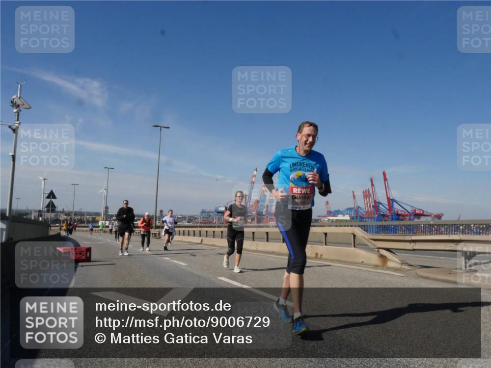 03.10.2025 - Köhlbrandbrückenlauf Matties Gatica Varas http://msf.ph/oto/9006729 03.10.2025 13:01:54 Position 2 6402 meine-sportfotos.de
