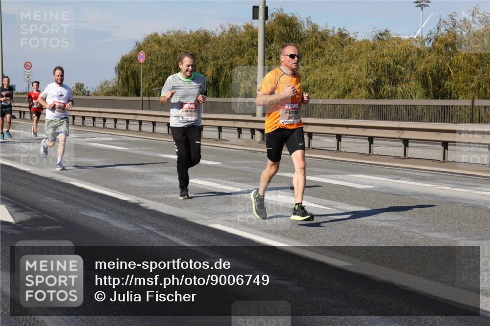 03.10.2025 - Köhlbrandbrückenlauf Julia Fischer http://msf.ph/oto/9006749 03.10.2025 12:44:57 Position 3  meine-sportfotos.de