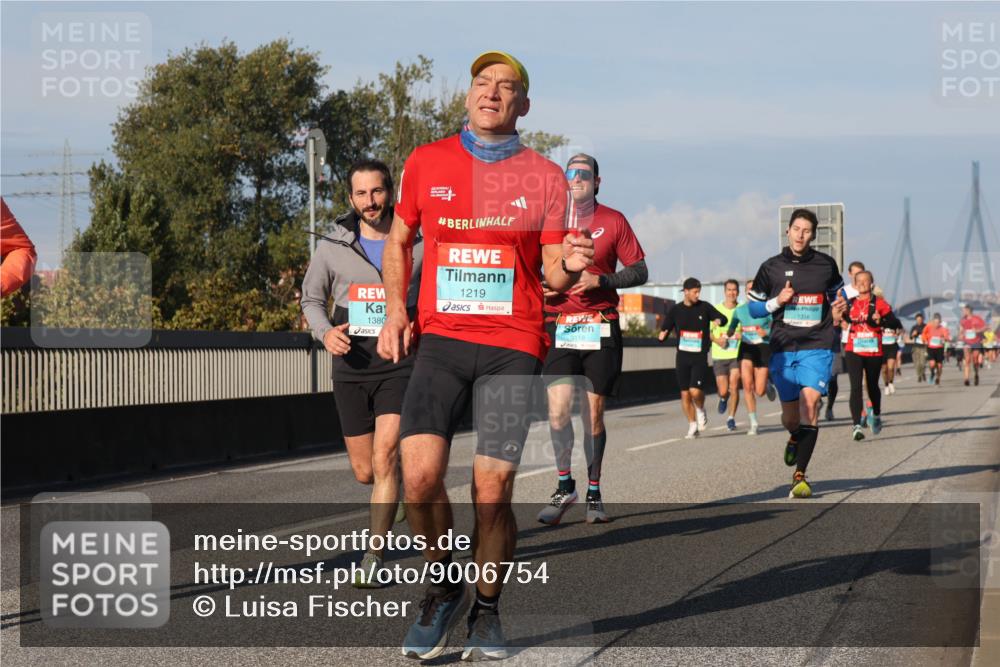 03.10.2025 - Köhlbrandbrückenlauf Luisa Fischer http://msf.ph/oto/9006754 03.10.2025 10:48:32 Position 3 1380, 1219, 1316 meine-sportfotos.de