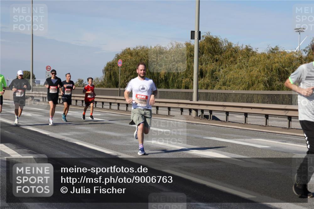 03.10.2025 - Köhlbrandbrückenlauf Julia Fischer http://msf.ph/oto/9006763 03.10.2025 12:44:59 Position 3  meine-sportfotos.de