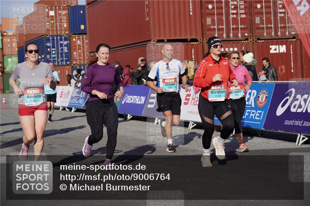03.10.2025 - Köhlbrandbrückenlauf Michael Burmester http://msf.ph/oto/9006764 03.10.2025 10:08:39 Ziel 1430, 1451, 1506, 1525, 1555, 1566, 1567, 1739, 1755, 1858, 2449, 2731, 2734, 3128, 3189, 3261, 3369 meine-sportfotos.de