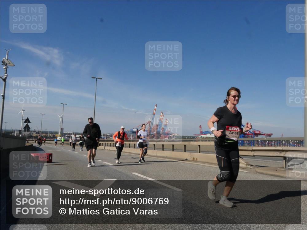 03.10.2025 - Köhlbrandbrückenlauf Matties Gatica Varas http://msf.ph/oto/9006769 03.10.2025 13:01:56 Position 2 5190, 18 meine-sportfotos.de