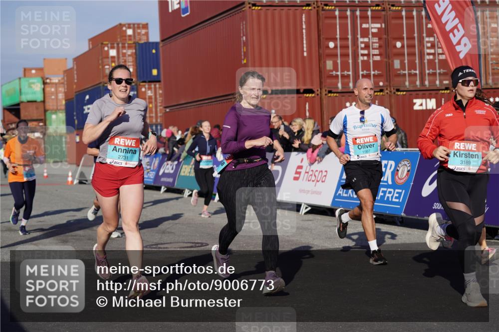 03.10.2025 - Köhlbrandbrückenlauf Michael Burmester http://msf.ph/oto/9006773 03.10.2025 10:08:39 Ziel 1430, 1451, 1506, 1525, 1555, 1566, 1567, 1739, 1755, 1858, 2449, 2731, 2734, 3128, 3189, 3261, 3369 meine-sportfotos.de