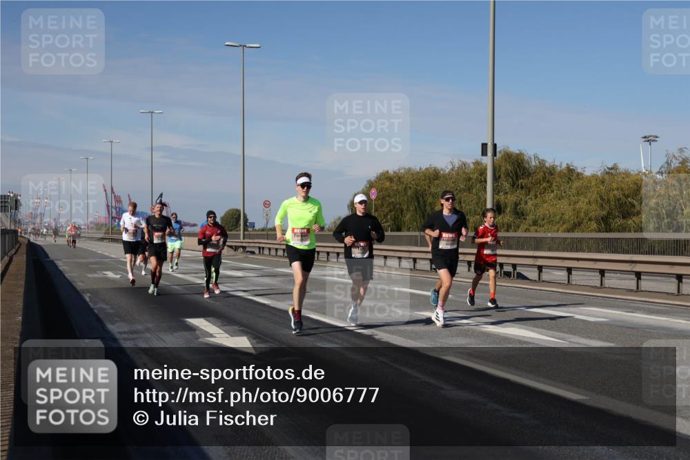 03.10.2025 - Köhlbrandbrückenlauf Julia Fischer http://msf.ph/oto/9006777 03.10.2025 12:45:02 Position 3  meine-sportfotos.de