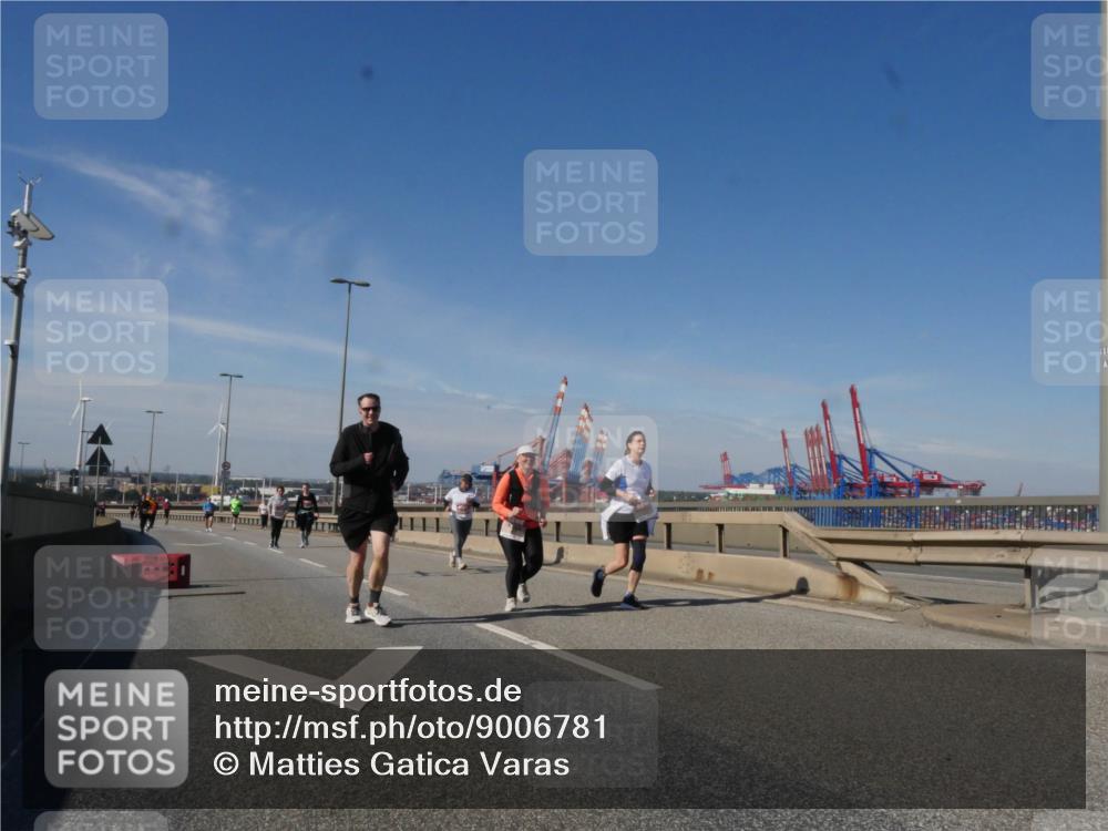 03.10.2025 - Köhlbrandbrückenlauf Matties Gatica Varas http://msf.ph/oto/9006781 03.10.2025 13:01:57 Position 2 11 meine-sportfotos.de