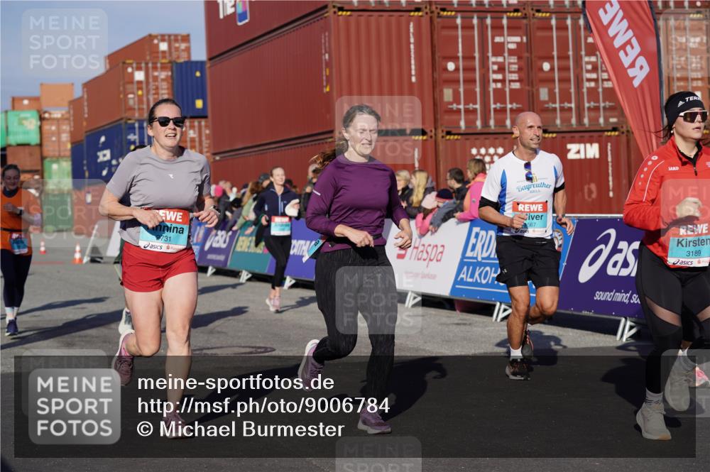 03.10.2025 - Köhlbrandbrückenlauf Michael Burmester http://msf.ph/oto/9006784 03.10.2025 10:08:39 Ziel 1430, 1451, 1506, 1525, 1555, 1566, 1567, 1739, 1755, 1858, 2449, 2731, 2734, 3128, 3189, 3261, 3369 meine-sportfotos.de