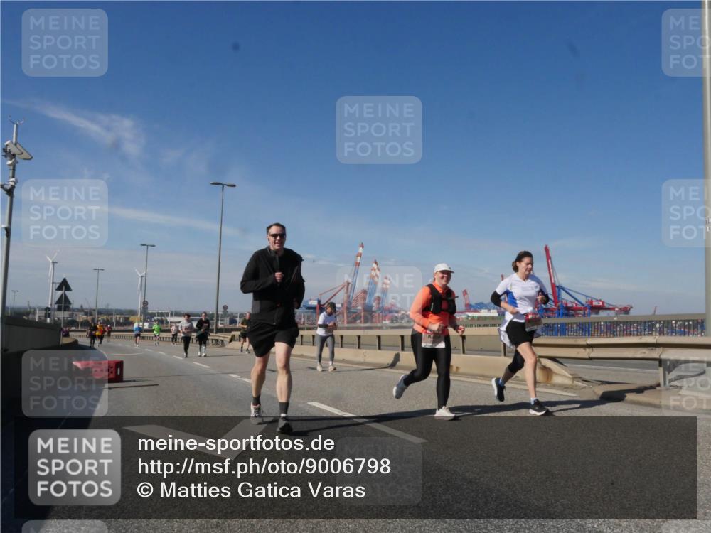 03.10.2025 - Köhlbrandbrückenlauf Matties Gatica Varas http://msf.ph/oto/9006798 03.10.2025 13:01:58 Position 2  meine-sportfotos.de