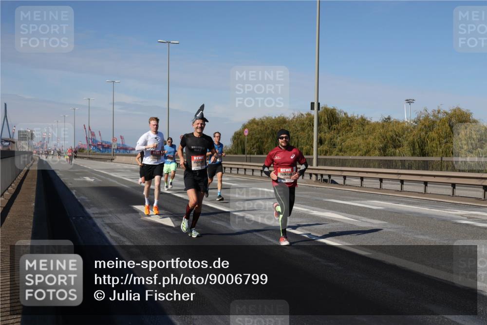 03.10.2025 - Köhlbrandbrückenlauf Julia Fischer http://msf.ph/oto/9006799 03.10.2025 12:45:05 Position 3  meine-sportfotos.de