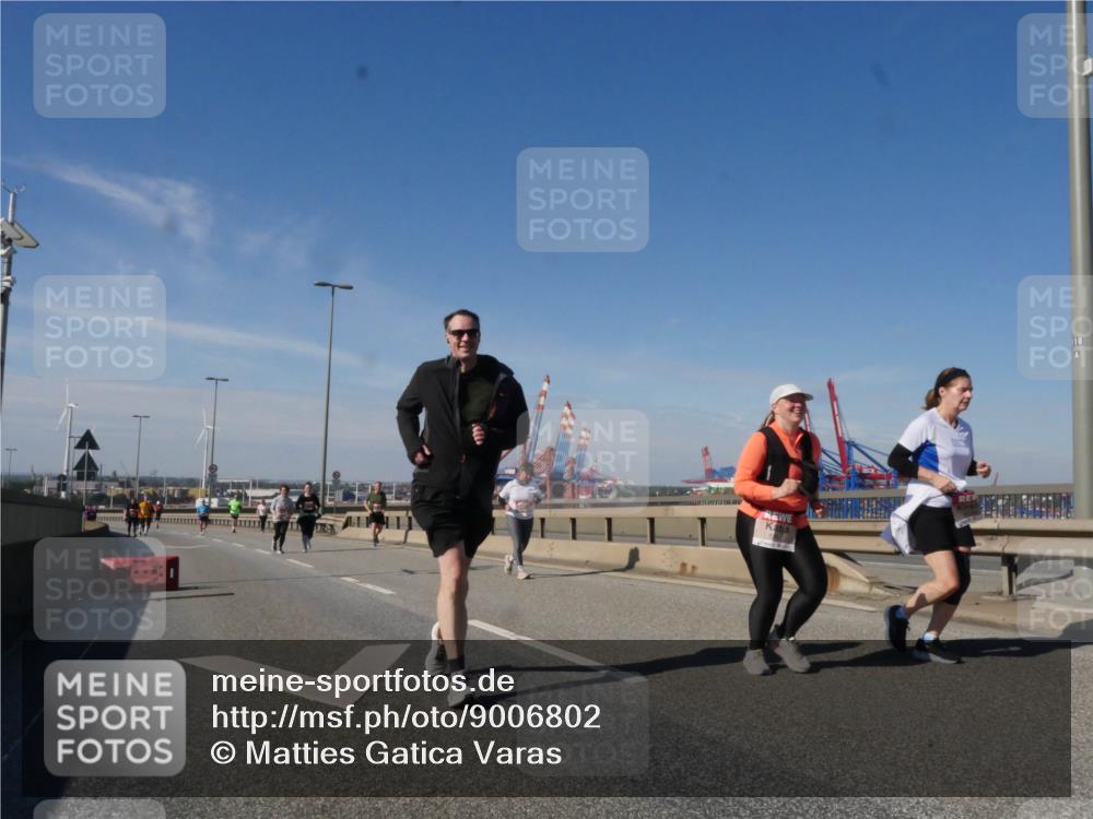 03.10.2025 - Köhlbrandbrückenlauf Matties Gatica Varas http://msf.ph/oto/9006802 03.10.2025 13:01:59 Position 2 118 meine-sportfotos.de