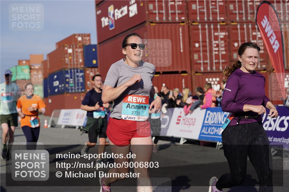 03.10.2025 - Köhlbrandbrückenlauf Michael Burmester http://msf.ph/oto/9006803 03.10.2025 10:08:40 Ziel 1430, 1451, 1506, 1525, 1555, 1566, 1567, 1858, 2449, 2731, 2734, 3128, 3189, 3261, 3369, 3380 meine-sportfotos.de