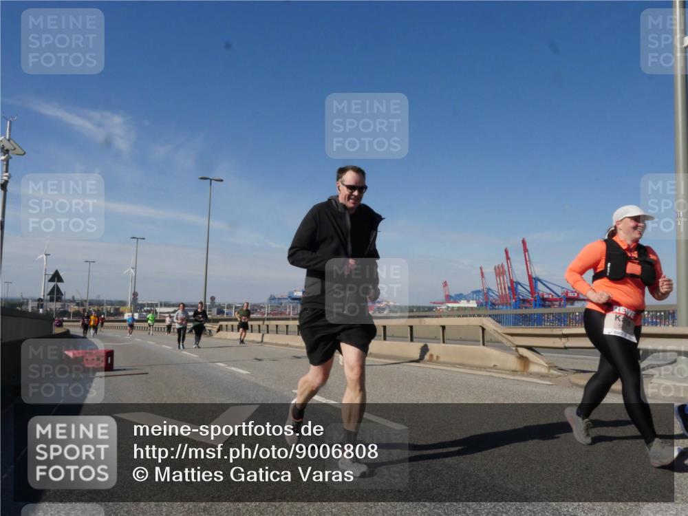 03.10.2025 - Köhlbrandbrückenlauf Matties Gatica Varas http://msf.ph/oto/9006808 03.10.2025 13:01:59 Position 2 5, 118 meine-sportfotos.de