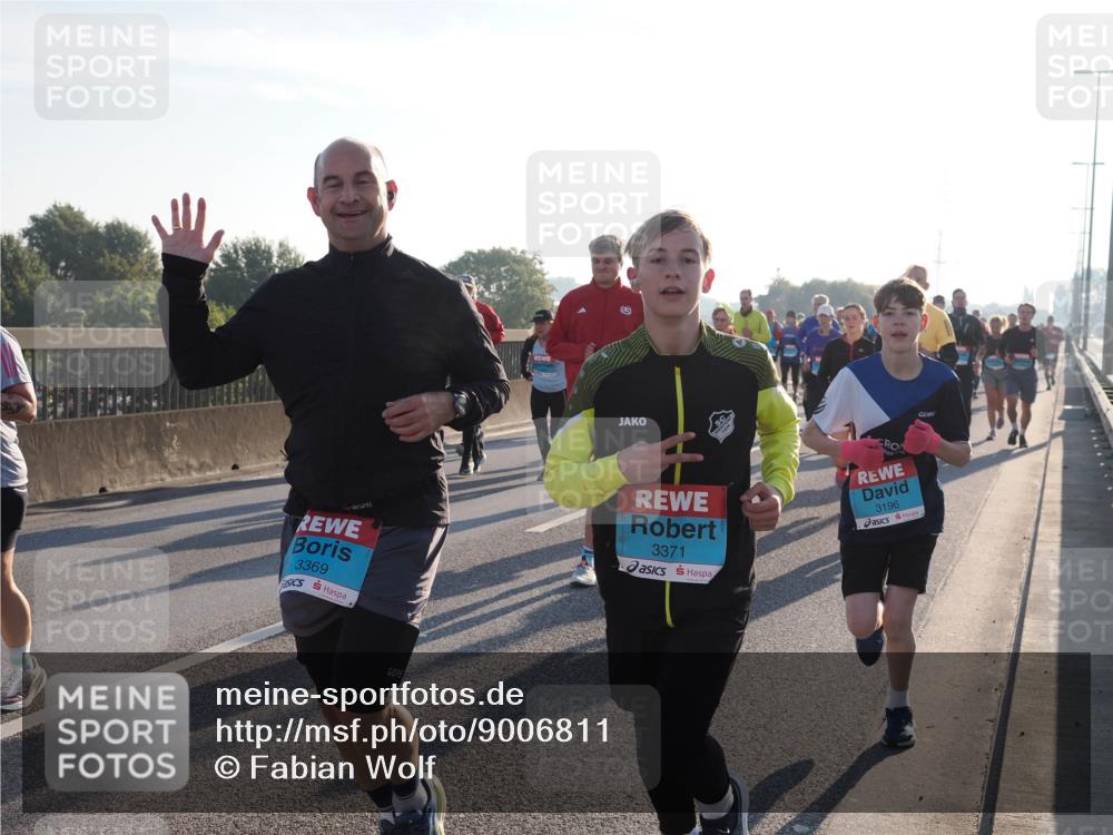 03.10.2025 - Köhlbrandbrückenlauf Fabian Wolf http://msf.ph/oto/9006811 03.10.2025 09:19:50 Position 3 3369, 3371, 3196 meine-sportfotos.de