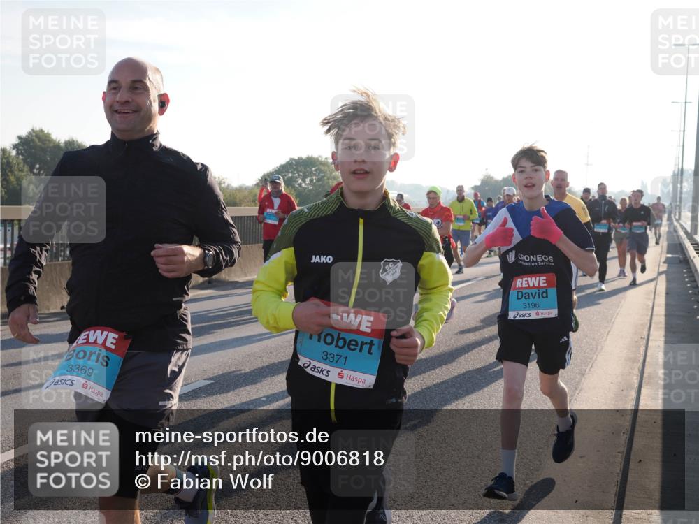 03.10.2025 - Köhlbrandbrückenlauf Fabian Wolf http://msf.ph/oto/9006818 03.10.2025 09:19:51 Position 3 3369, 3371, 3196 meine-sportfotos.de
