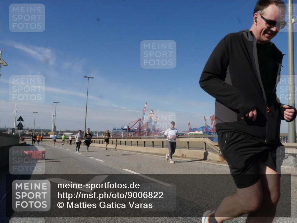 03.10.2025 - Köhlbrandbrückenlauf Matties Gatica Varas http://msf.ph/oto/9006822 03.10.2025 13:02:00 Position 2  meine-sportfotos.de