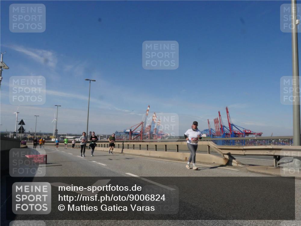 03.10.2025 - Köhlbrandbrückenlauf Matties Gatica Varas http://msf.ph/oto/9006824 03.10.2025 13:02:01 Position 2 118 meine-sportfotos.de
