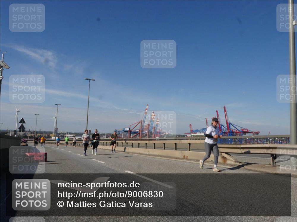 03.10.2025 - Köhlbrandbrückenlauf Matties Gatica Varas http://msf.ph/oto/9006830 03.10.2025 13:02:01 Position 2 118 meine-sportfotos.de