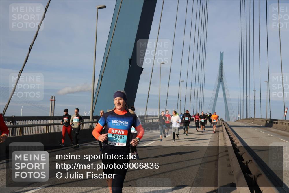 03.10.2025 - Köhlbrandbrückenlauf Julia Fischer http://msf.ph/oto/9006836 03.10.2025 09:57:28 Position 2 970 meine-sportfotos.de