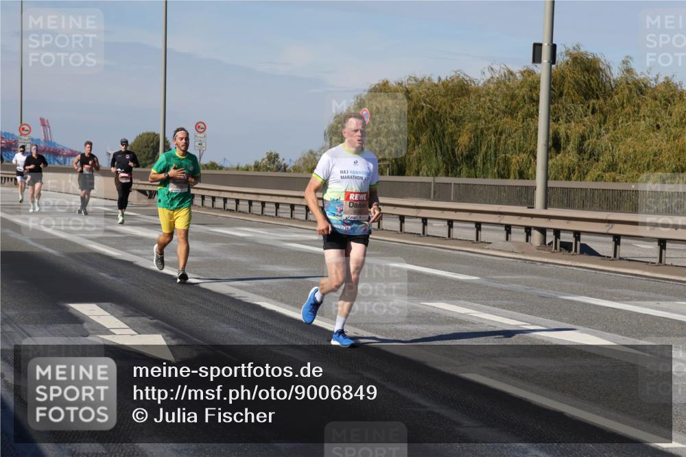 03.10.2025 - Köhlbrandbrückenlauf Julia Fischer http://msf.ph/oto/9006849 03.10.2025 12:45:24 Position 3 2, 12, 5, 616 meine-sportfotos.de