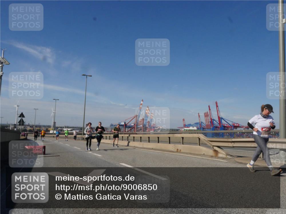 03.10.2025 - Köhlbrandbrückenlauf Matties Gatica Varas http://msf.ph/oto/9006850 03.10.2025 13:02:02 Position 2 111111, 118 meine-sportfotos.de