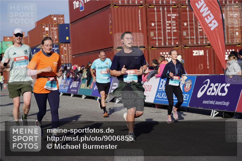 03.10.2025 - Köhlbrandbrückenlauf Michael Burmester http://msf.ph/oto/9006855 03.10.2025 10:08:41 Ziel 1430, 1451, 1506, 1525, 1555, 1566, 1567, 1858, 2449, 2731, 2734, 3128, 3189, 3380, 3738 meine-sportfotos.de