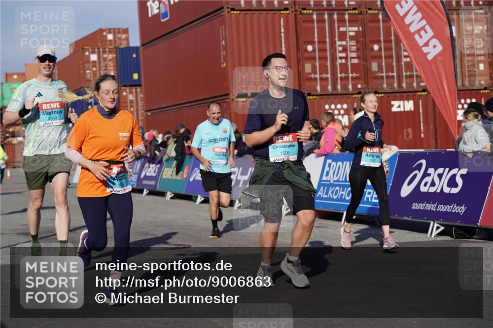 03.10.2025 - Köhlbrandbrückenlauf Michael Burmester http://msf.ph/oto/9006863 03.10.2025 10:08:41 Ziel 1430, 1451, 1506, 1525, 1555, 1566, 1567, 1858, 2449, 2731, 2734, 3128, 3189, 3380, 3738 meine-sportfotos.de