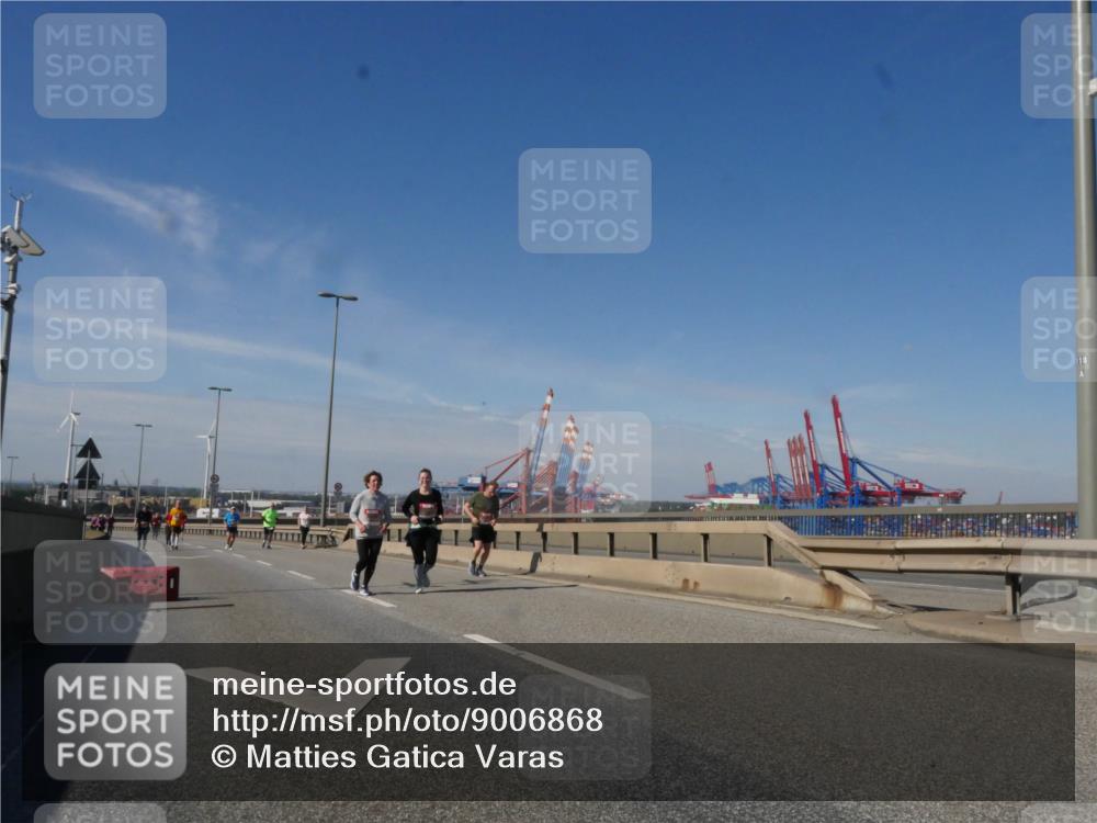 03.10.2025 - Köhlbrandbrückenlauf Matties Gatica Varas http://msf.ph/oto/9006868 03.10.2025 13:02:03 Position 2 18 meine-sportfotos.de