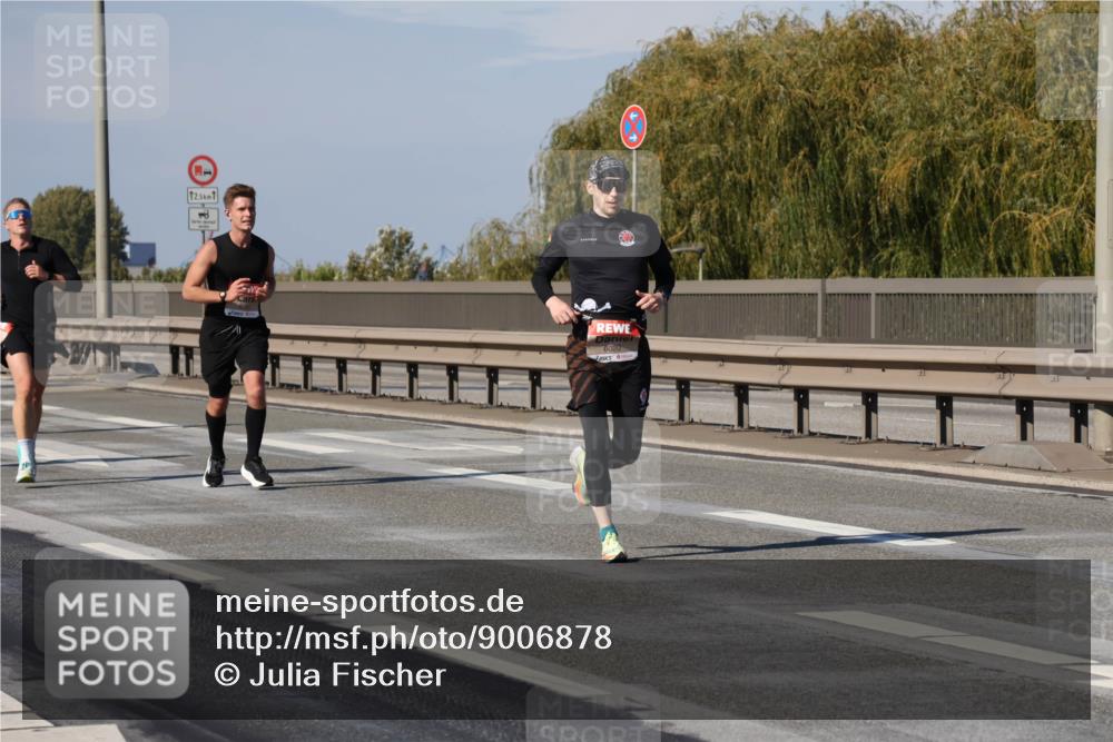 03.10.2025 - Köhlbrandbrückenlauf Julia Fischer http://msf.ph/oto/9006878 03.10.2025 12:45:29 Position 3 12, 5, 18, 6020 meine-sportfotos.de