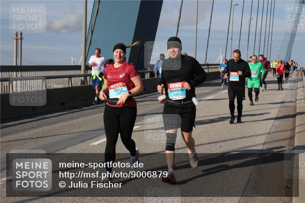03.10.2025 - Köhlbrandbrückenlauf Julia Fischer http://msf.ph/oto/9006879 03.10.2025 09:57:42 Position 2 1951, 2071, 2300 meine-sportfotos.de