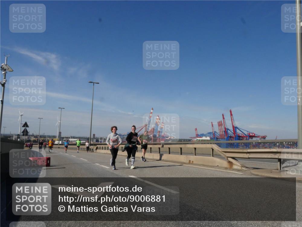 03.10.2025 - Köhlbrandbrückenlauf Matties Gatica Varas http://msf.ph/oto/9006881 03.10.2025 13:02:04 Position 2 118 meine-sportfotos.de