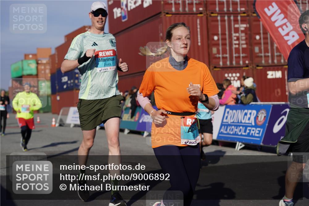 03.10.2025 - Köhlbrandbrückenlauf Michael Burmester http://msf.ph/oto/9006892 03.10.2025 10:08:42 Ziel 1451, 1506, 1525, 1555, 1566, 1567, 1858, 2449, 2731, 2734, 3128, 3189, 3380, 3738 meine-sportfotos.de