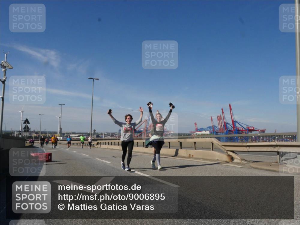 03.10.2025 - Köhlbrandbrückenlauf Matties Gatica Varas http://msf.ph/oto/9006895 03.10.2025 13:02:05 Position 2 18 meine-sportfotos.de