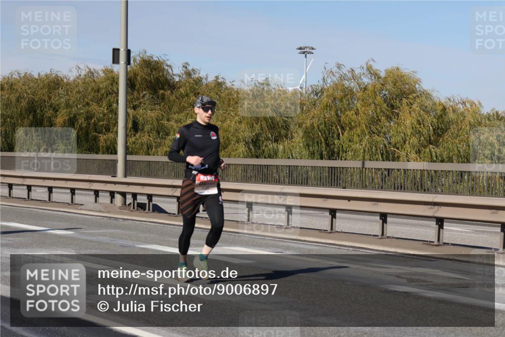03.10.2025 - Köhlbrandbrückenlauf Julia Fischer http://msf.ph/oto/9006897 03.10.2025 12:45:31 Position 3  meine-sportfotos.de