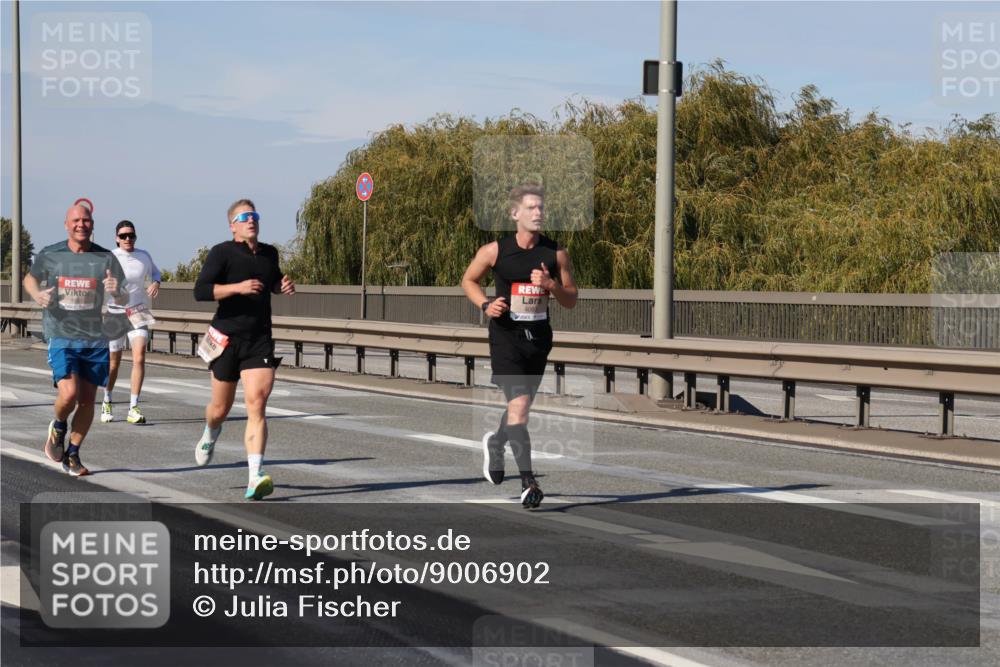 03.10.2025 - Köhlbrandbrückenlauf Julia Fischer http://msf.ph/oto/9006902 03.10.2025 12:45:32 Position 3  meine-sportfotos.de