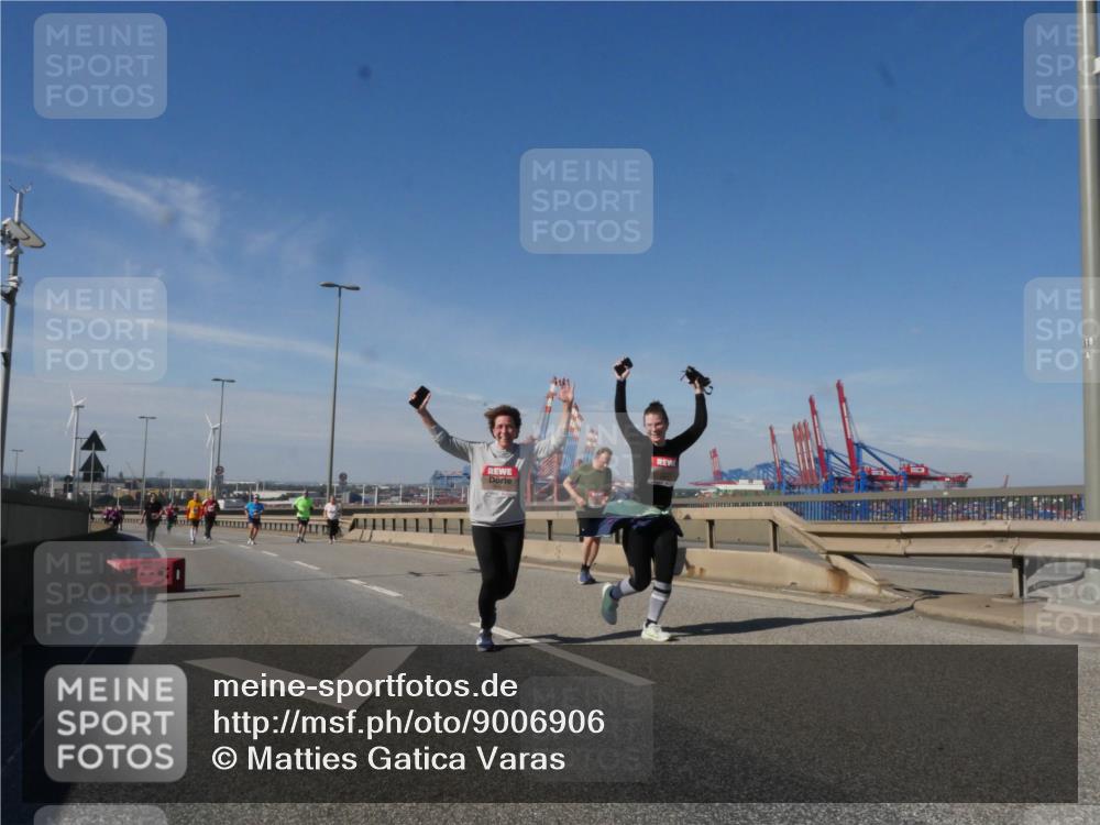 03.10.2025 - Köhlbrandbrückenlauf Matties Gatica Varas http://msf.ph/oto/9006906 03.10.2025 13:02:06 Position 2 118 meine-sportfotos.de