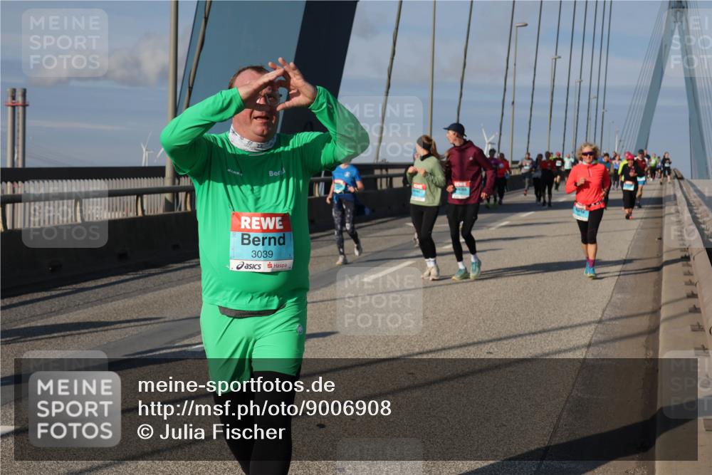 03.10.2025 - Köhlbrandbrückenlauf Julia Fischer http://msf.ph/oto/9006908 03.10.2025 09:57:47 Position 2 3039 meine-sportfotos.de