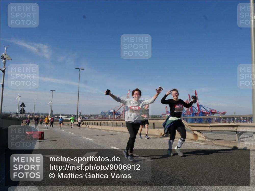 03.10.2025 - Köhlbrandbrückenlauf Matties Gatica Varas http://msf.ph/oto/9006912 03.10.2025 13:02:06 Position 2 118 meine-sportfotos.de