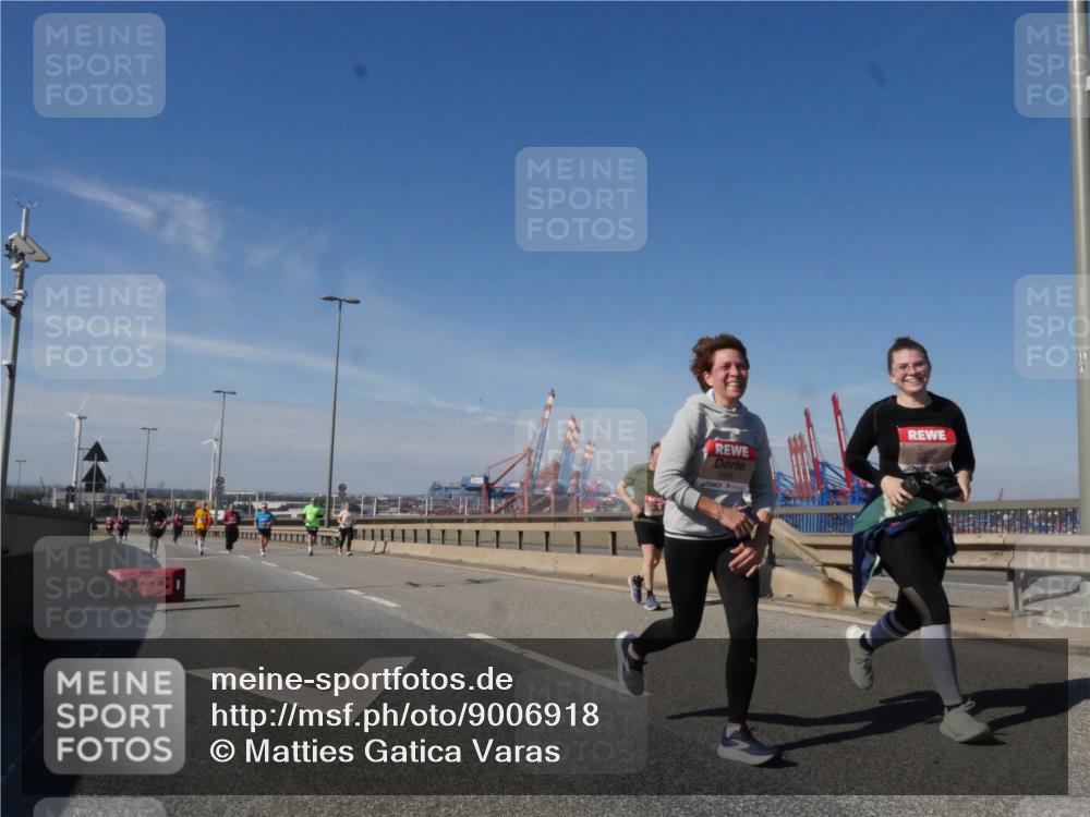 03.10.2025 - Köhlbrandbrückenlauf Matties Gatica Varas http://msf.ph/oto/9006918 03.10.2025 13:02:07 Position 2 18 meine-sportfotos.de