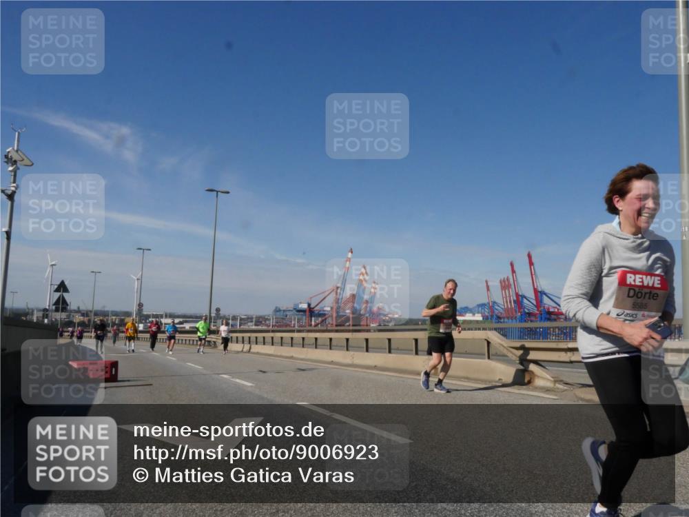 03.10.2025 - Köhlbrandbrückenlauf Matties Gatica Varas http://msf.ph/oto/9006923 03.10.2025 13:02:07 Position 2 5585, 118 meine-sportfotos.de
