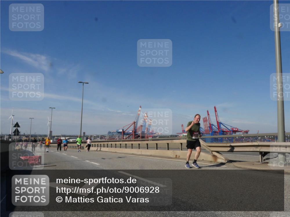 03.10.2025 - Köhlbrandbrückenlauf Matties Gatica Varas http://msf.ph/oto/9006928 03.10.2025 13:02:08 Position 2  meine-sportfotos.de