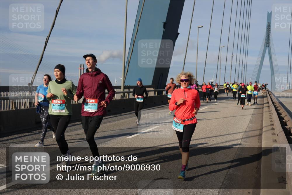 03.10.2025 - Köhlbrandbrückenlauf Julia Fischer http://msf.ph/oto/9006930 03.10.2025 09:57:51 Position 2 2310, 1160, 1987 meine-sportfotos.de