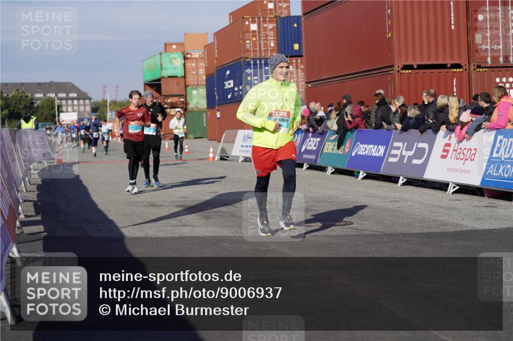 03.10.2025 - Köhlbrandbrückenlauf Michael Burmester http://msf.ph/oto/9006937 03.10.2025 10:08:44 Ziel 1451, 1506, 1555, 1566, 1567, 1670, 1858, 2449, 2731, 2734, 3128, 3189, 3380, 3738 meine-sportfotos.de