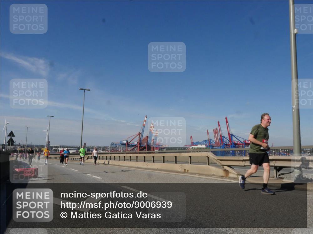 03.10.2025 - Köhlbrandbrückenlauf Matties Gatica Varas http://msf.ph/oto/9006939 03.10.2025 13:02:08 Position 2  meine-sportfotos.de