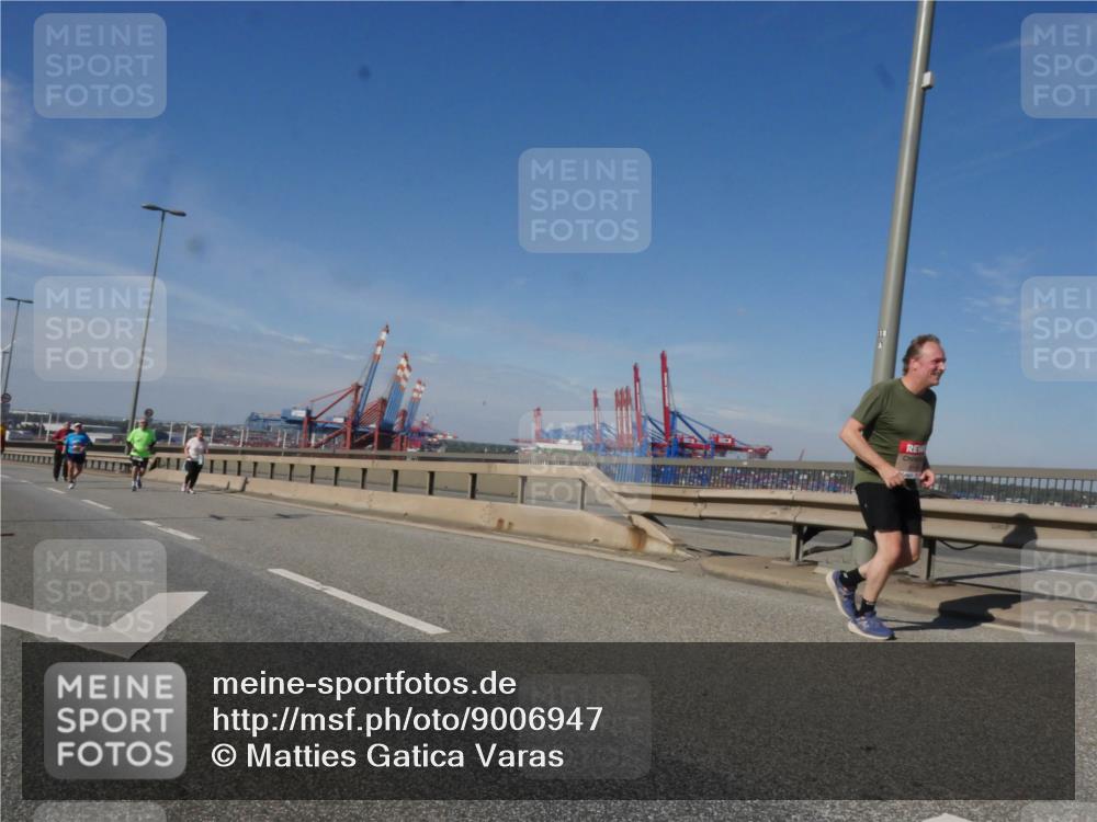 03.10.2025 - Köhlbrandbrückenlauf Matties Gatica Varas http://msf.ph/oto/9006947 03.10.2025 13:02:09 Position 2 18 meine-sportfotos.de