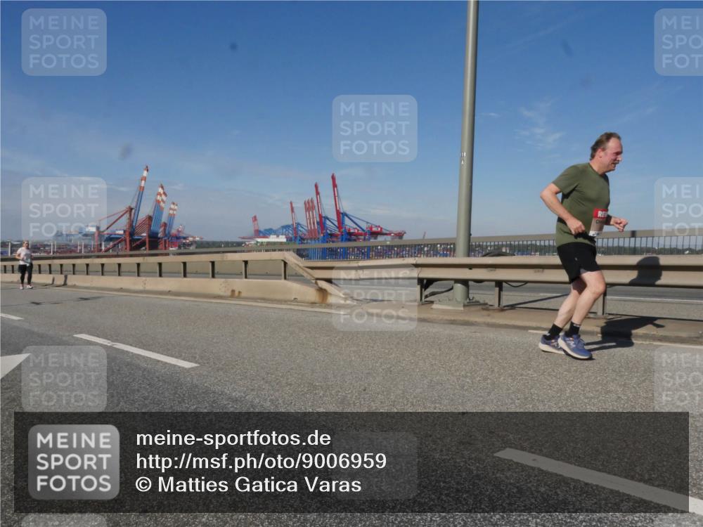 03.10.2025 - Köhlbrandbrückenlauf Matties Gatica Varas http://msf.ph/oto/9006959 03.10.2025 13:02:09 Position 2  meine-sportfotos.de