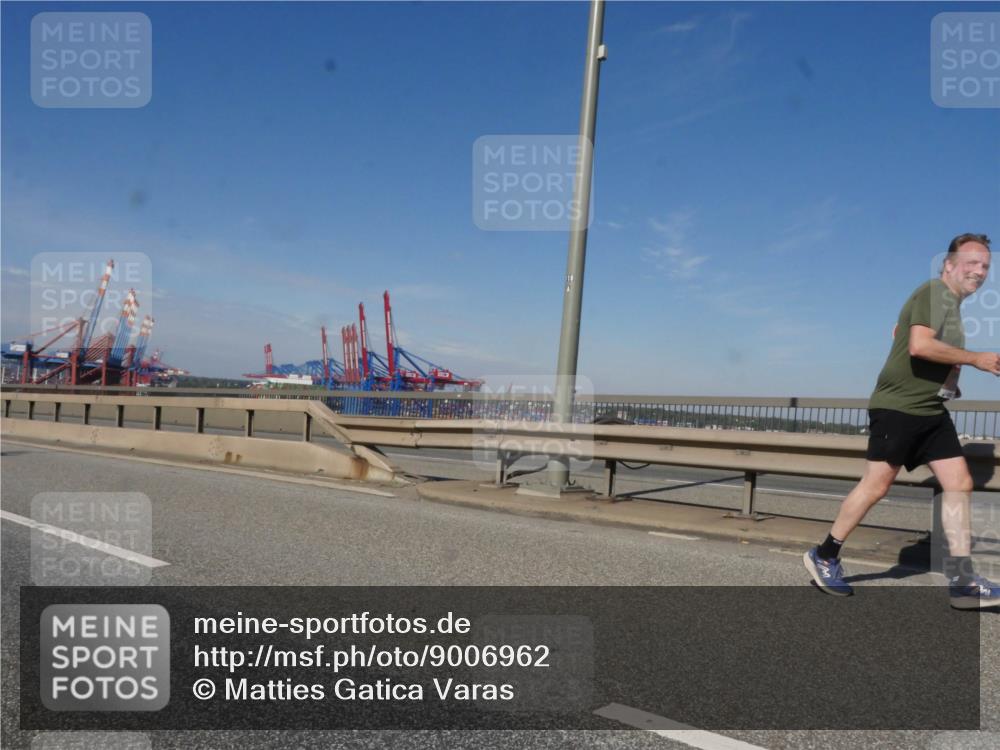 03.10.2025 - Köhlbrandbrückenlauf Matties Gatica Varas http://msf.ph/oto/9006962 03.10.2025 13:02:10 Position 2 118 meine-sportfotos.de