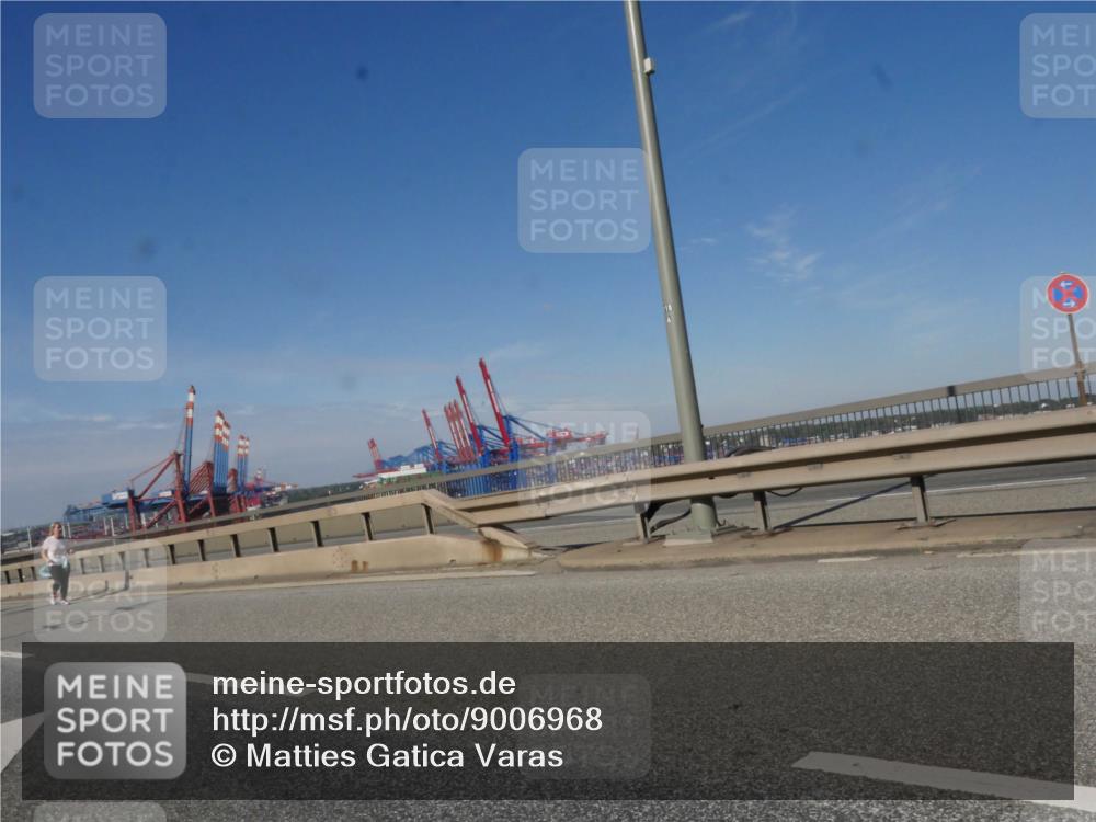 03.10.2025 - Köhlbrandbrückenlauf Matties Gatica Varas http://msf.ph/oto/9006968 03.10.2025 13:02:10 Position 2 111 meine-sportfotos.de